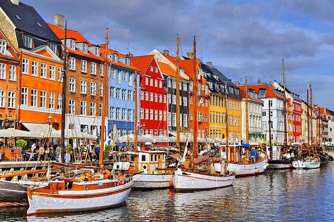 2-Hour Private City Walking Tour with a Canal Tour ticket - A private walk followed by a public boat