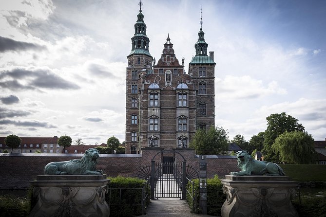 3 Hours Private Bike Tour in Copenhagen - Amalienborg Palace and royal Copenhagen