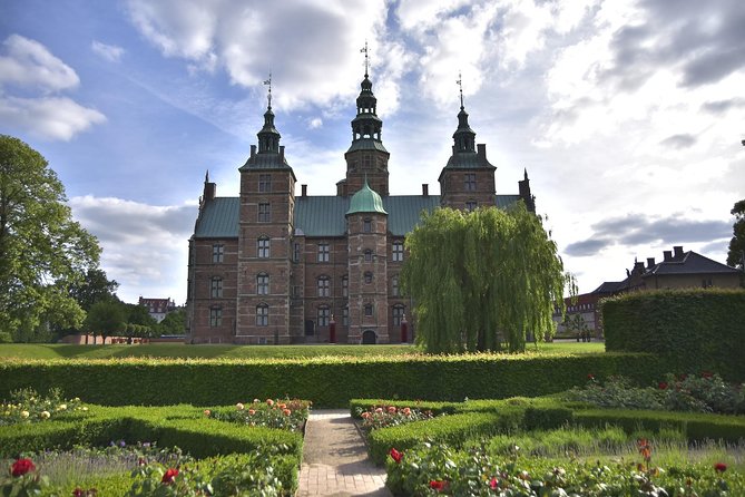 3h walking tour, small group max 10 people Copenhagen - Christiansborg explains how Denmark is governed