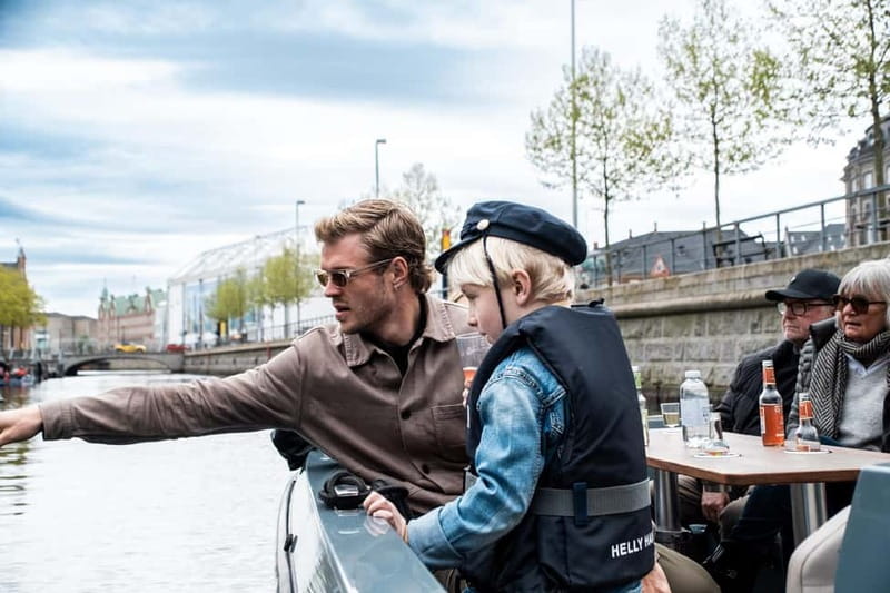 Copenhagen: 1 or 2-Hour Canal Tour in Silent Electric Boats - Choosing between one hour and two