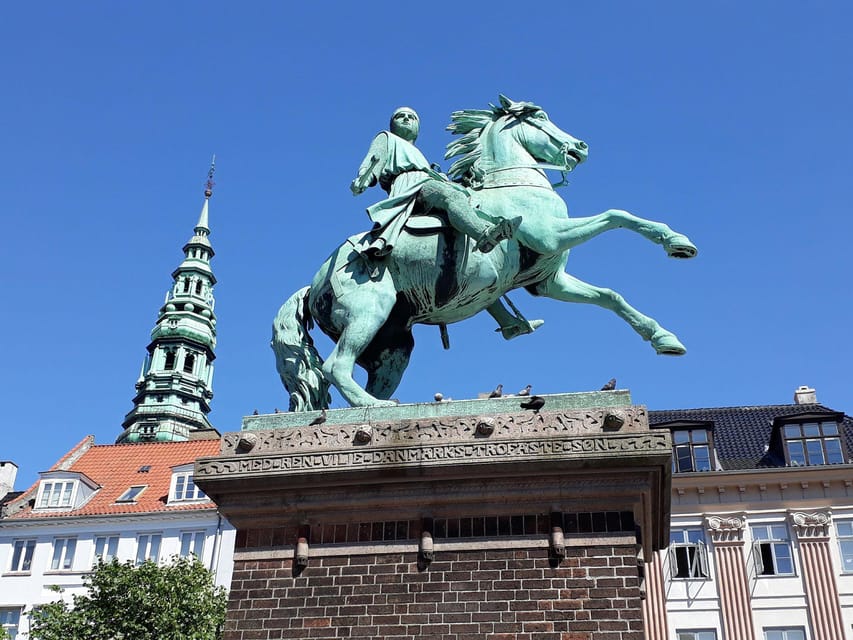 Copenhagen: 2,5-Hour 'Must See' Bike Tour with a Local Guide - Nyhavn, the harbor postcard