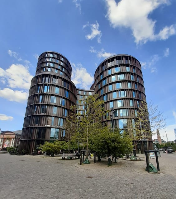 Copenhagen: 2,5-Hour 'Must See' Bike Tour with a Local Guide - The Little Mermaid, famous and small
