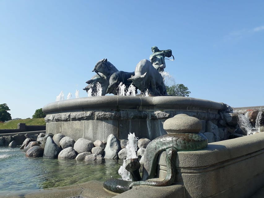Copenhagen: 2,5-Hour 'Must See' Bike Tour with a Local Guide - Starting near Amalienborg and Copenhagen Vibes