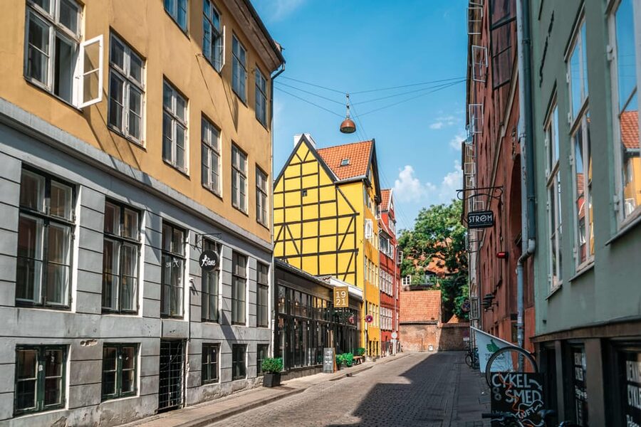 Copenhagen: 2-hour Old Town Private Walking Tour - Strøget, Amagertorv, and a sweet pause