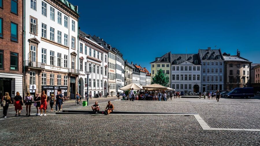 Copenhagen: 2-hour Old Town Private Walking Tour - Rådhuspladsen and the symbols of city power