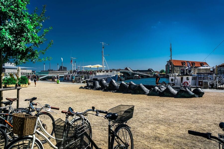 Copenhagen: 3-hour Private Guided Bike Tour - Nyhavn and the twenty-minute café pause