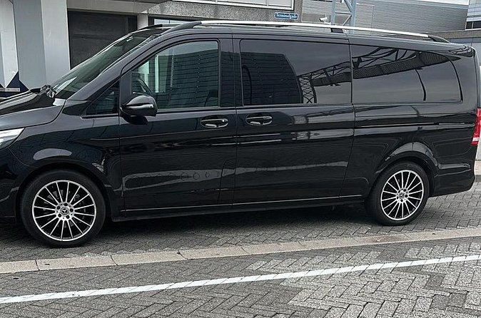 Copenhagen Airport Transfer Service | English Speaking Driver - Choosing between vehicle options and group sizes