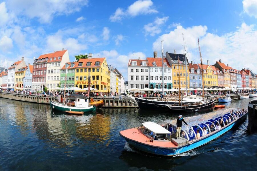 Copenhagen: Canal Boat Cruise & Old Town/Nyhavn Walking Tour - Copenhagen’s Old Town, one landmark at a time