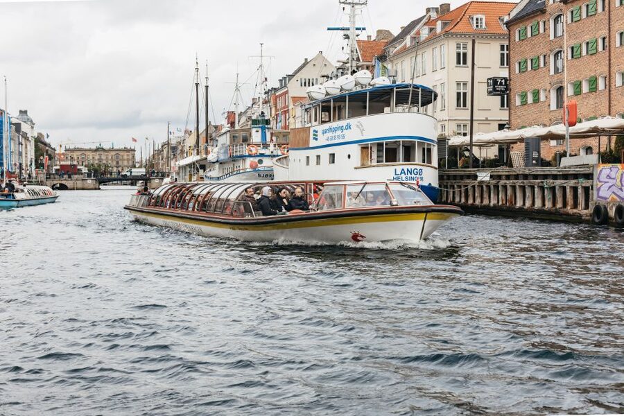 Copenhagen: Canal Cruise with Guide - Amalienborg and the royal waterfront