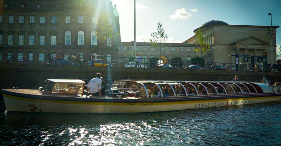 Copenhagen: Classic Canal Tour & The Harbour - Trekroner Fort and the wider harbor