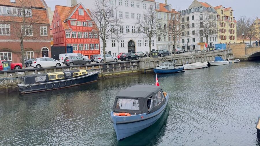 Copenhagen: Guided Canal Tour by Electric Boat - The guide is a major part of the value