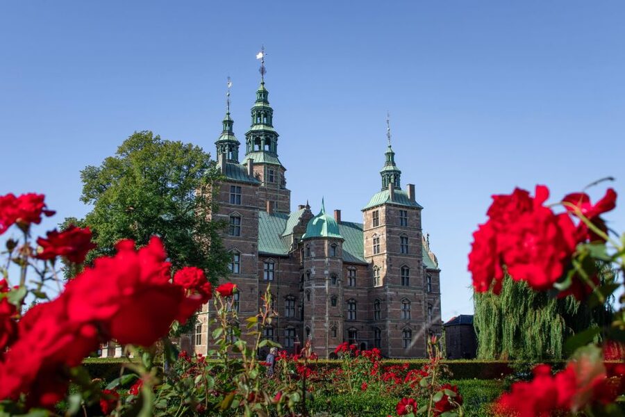 Copenhagen: Guided City Highlights Tour - Christiansborg Palace adds national importance