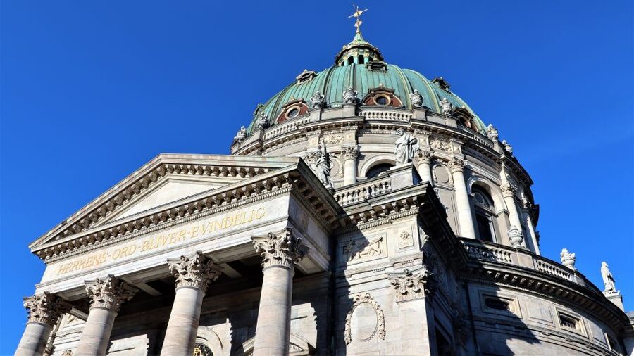 Copenhagen: Guided Walking Tour in French - King’s New Square and Nyhavn