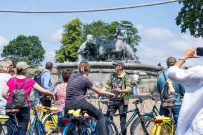 Highlights 3 Hour Bike Tour with a Local Guide