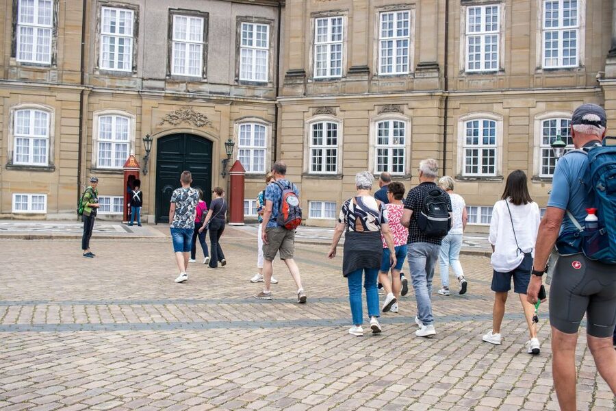 Copenhagen: Highlights 3 Hour Bike Tour with a Local Guide - Rosenborg Castle and the final central sights