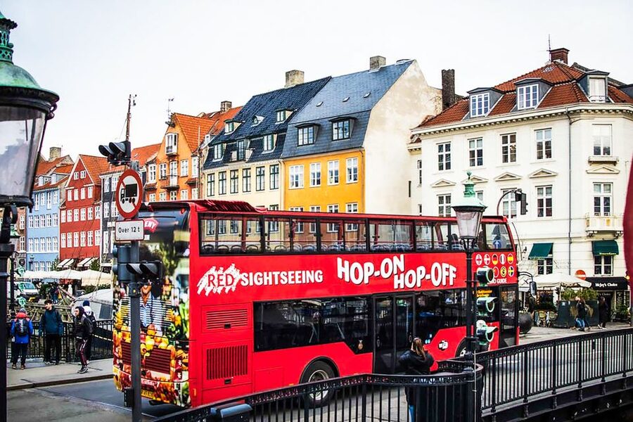 Copenhagen: Hop-On Hop-Off Bus Tour with Boat Tour Option - Rosenborg, Rådhuspladsen, and the final city-center loop