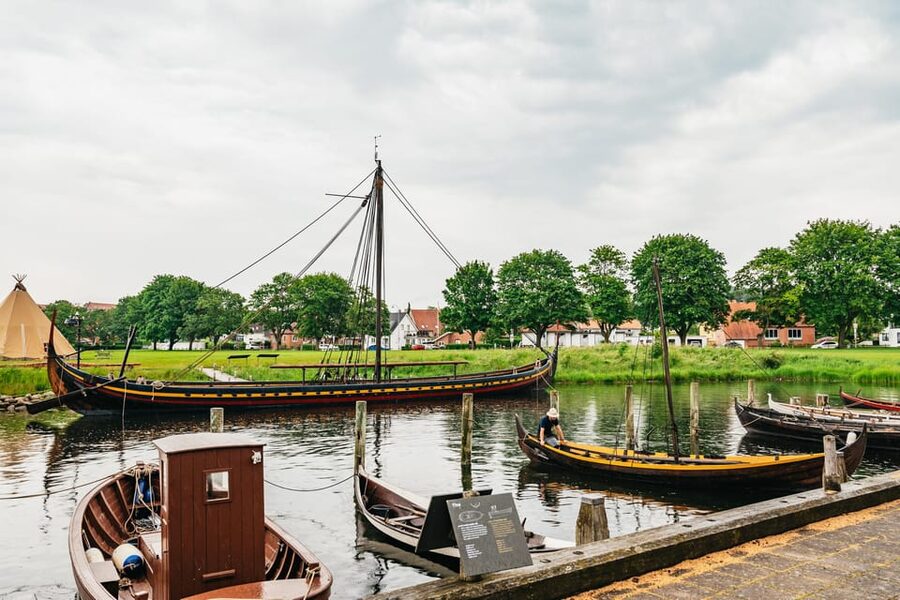 Copenhagen: Kronborg, Frederiksborg Castle and Roskilde Tour - Lunch without the fuss of a fixed meal
