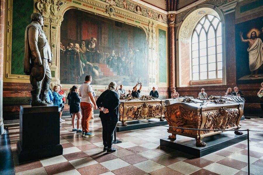 Copenhagen: Kronborg, Frederiksborg Castle and Roskilde Tour - What the van ride adds to the day