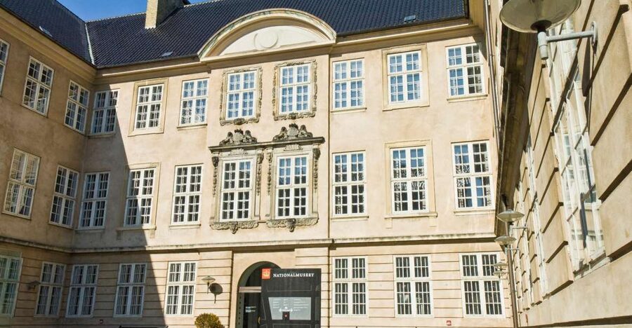 Copenhagen: Old Town and Nyhavn Private Family Tour - Copenhagen Cathedral and the city’s old center
