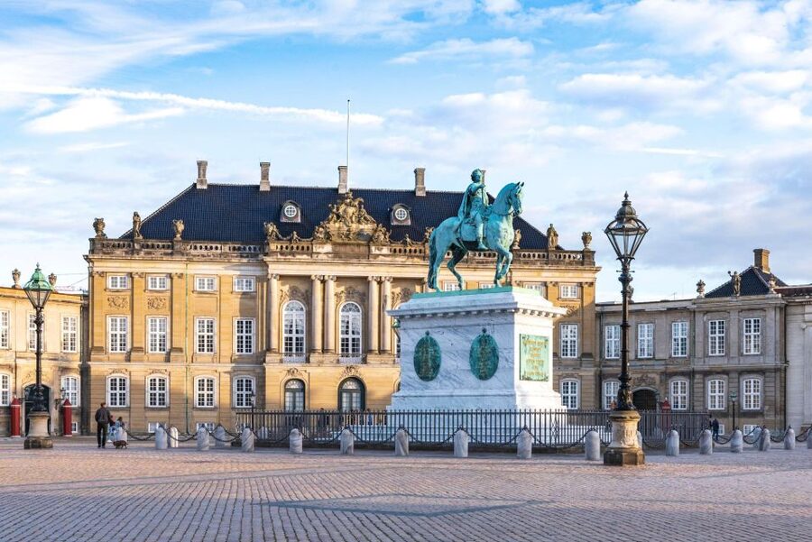 Copenhagen: Old Town and Nyhavn Private Family Tour - King’s Garden and King’s New Square