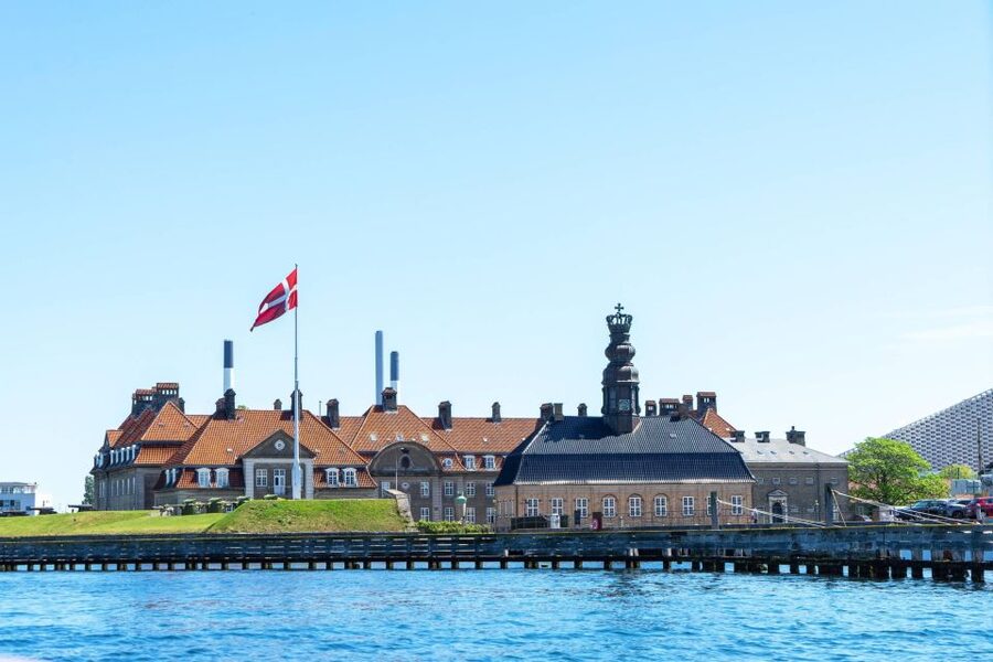 Copenhagen: Old Town and Nyhavn Private Family Tour - The optional canal cruise and what it adds
