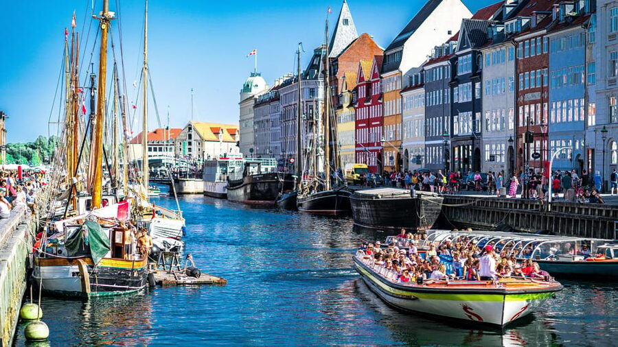 Copenhagen: Private Walking Tour - Christiansborg Palace on Slotsholmen