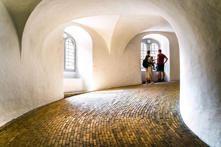 Copenhagen: Rosenborg Castle Tour with Skip-the-Line Ticket - The crown jewels and the Knights’ Hall