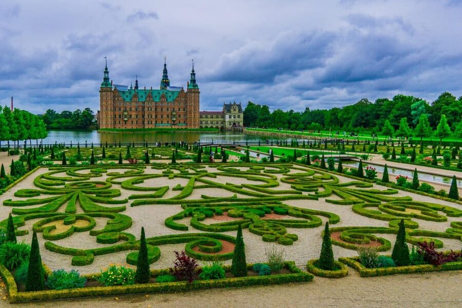 Copenhagen: Rosenborg Castle Tour with Skip-the-Line Ticket - The guide can make or break the visit