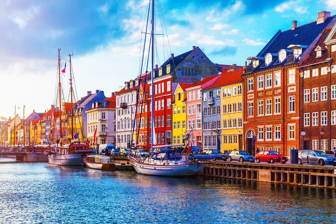 Copenhagen: Self Guided Scavenger Hunt and Tour - What the app adds to a city walk