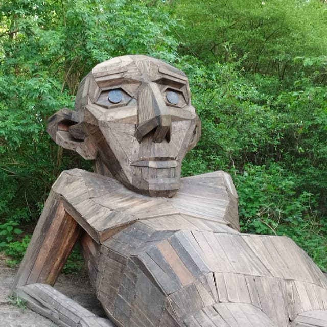 Copenhagen: Six Forgotten Giant Sculptures Tour by Bus - A short break at Spisestedet Mosen