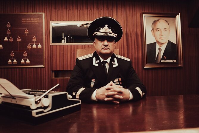 Downfall Spy Mission (Premium Private Escape Room) - A 120-minute spy mission in 1989