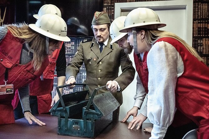 Downfall Spy Mission (Premium Private Escape Room) - Who should book Downfall?