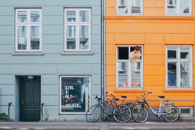 Explore Copenhagen in 60 minutes with a Local - Starting at City Hall on Rådhuspladsen