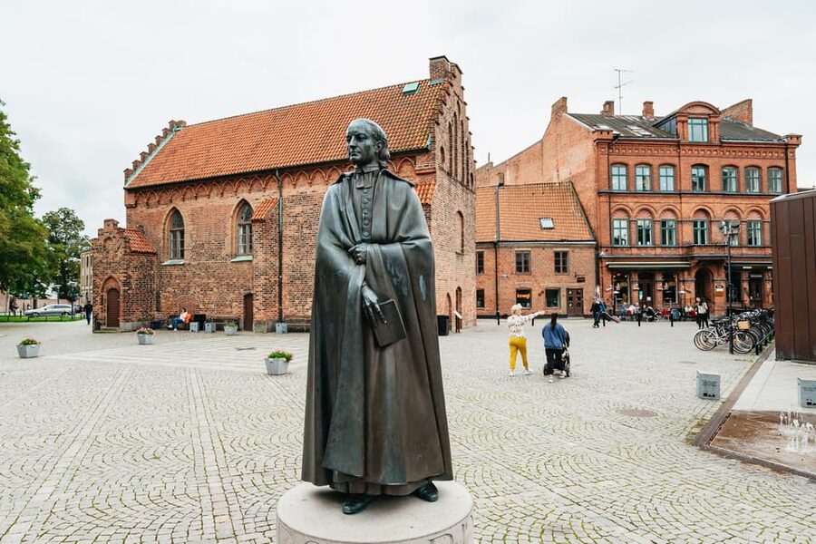 From Copenhagen: Lund and Malmö 2-Country Tour - Who should book this day out