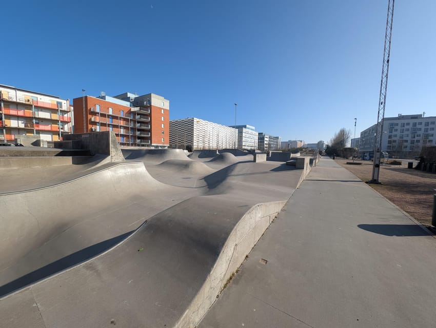 From Copenhagen: Malmö Self-Guided Tour w/ Transport Tickets - Choosing bikes or buses