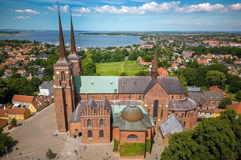Full-Day Tour; Castle, Palace, Cathedral and Viking Ships - Walking, seating, and practical planning