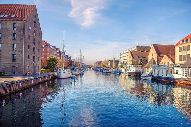 Hippies & Christianshavn Walking Tour - The guides and the comic tone