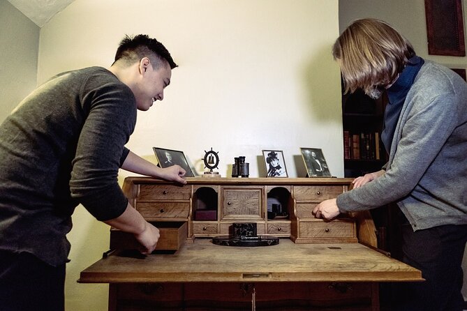 SHERLOCK Escape Room - The puzzles, props, and room atmosphere