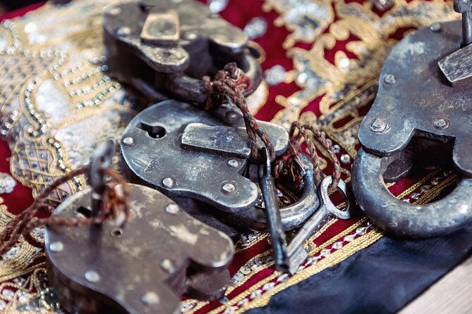 SHERLOCK Escape Room - Group size affects both fun and value
