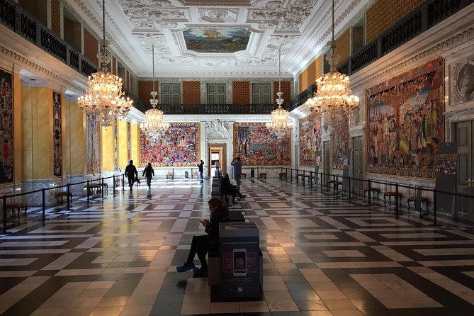 walking tour - Copenhagen and Christiansborg 3 hours - From Central Station to the amusement park entrance